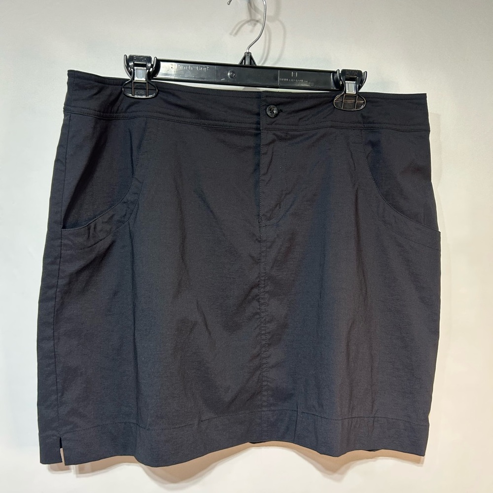 Avia Black Zip-Front Skort